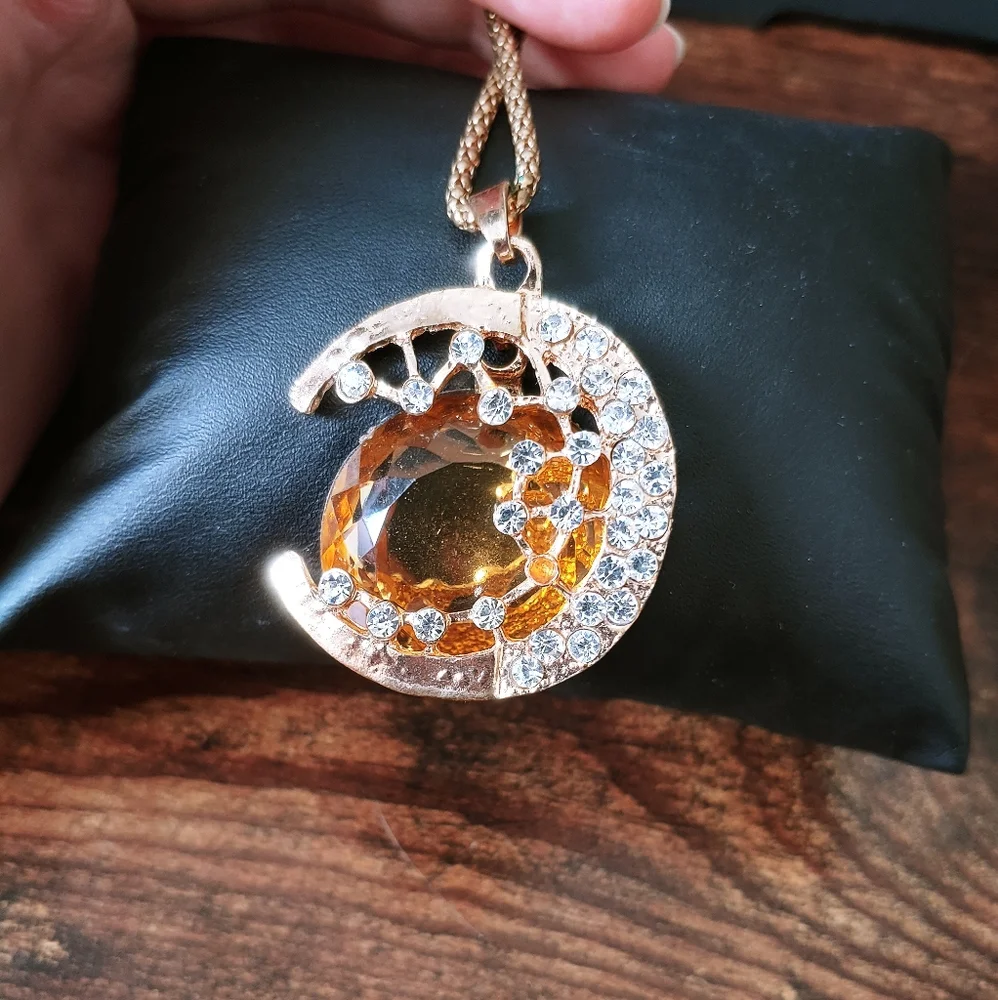 ONLY IN BUNLE/ Collier lune / Moon Necklace - Picture 4 of 5